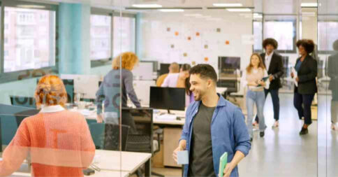 Hora extra e banco de horas: como o relógio de ponto ajuda
